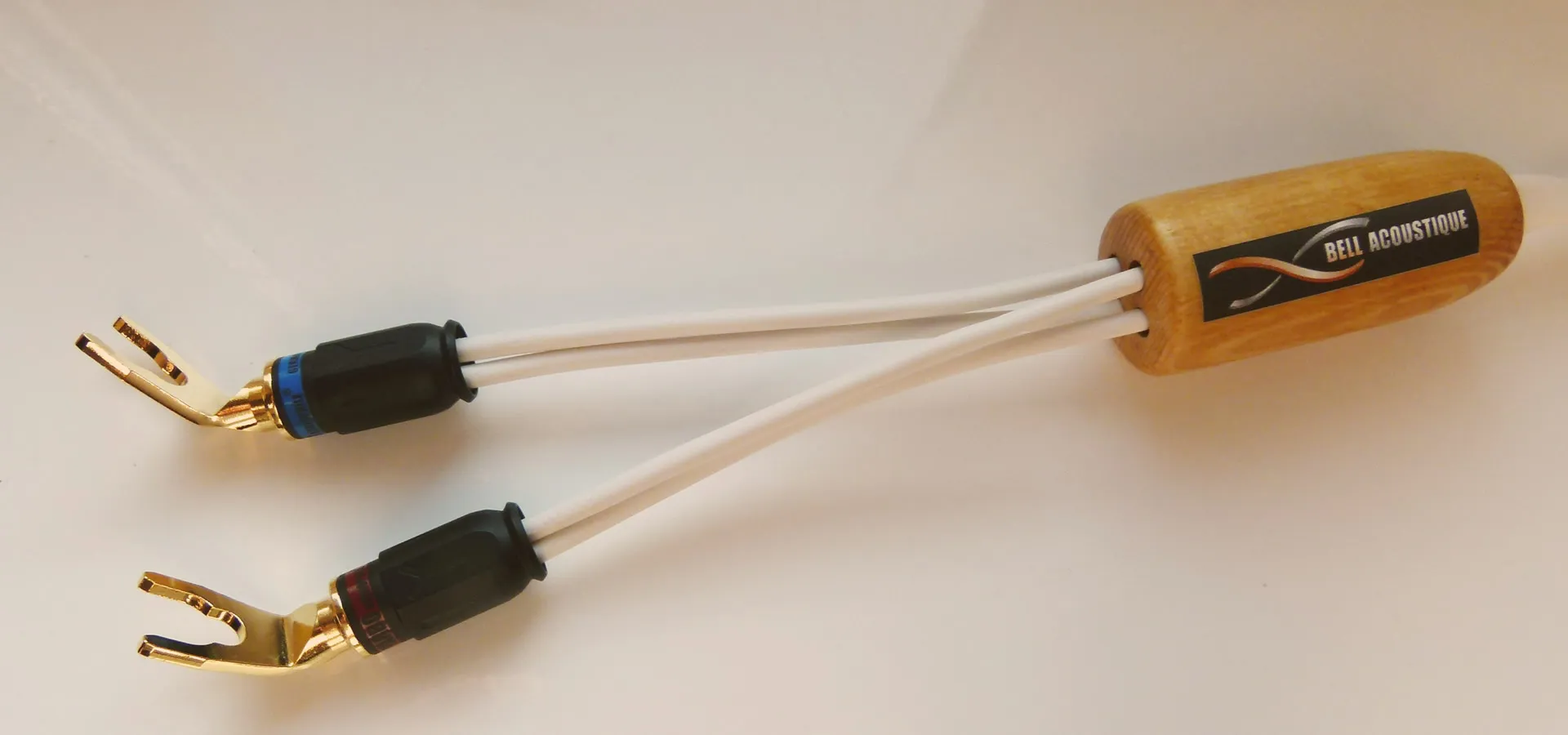 Câble d'enceinte Bell Acoustique : barillet bois et fourches plaquées or